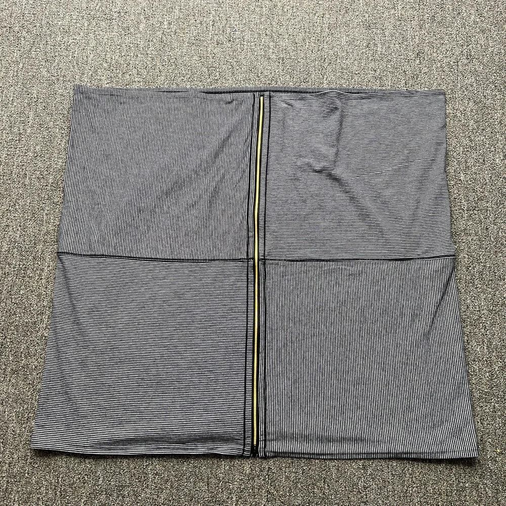 Lululemon Vinyasa Scarf Womens One Size Black Gray Tonka Stripes 28x26‎ Zipper